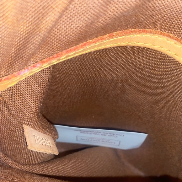 Beautiful 4 piece Alma LV - Picture 8 of 8